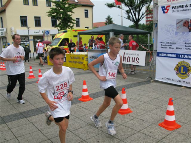 ../Images/BenefizlaufMerseburg2010 (96).jpg